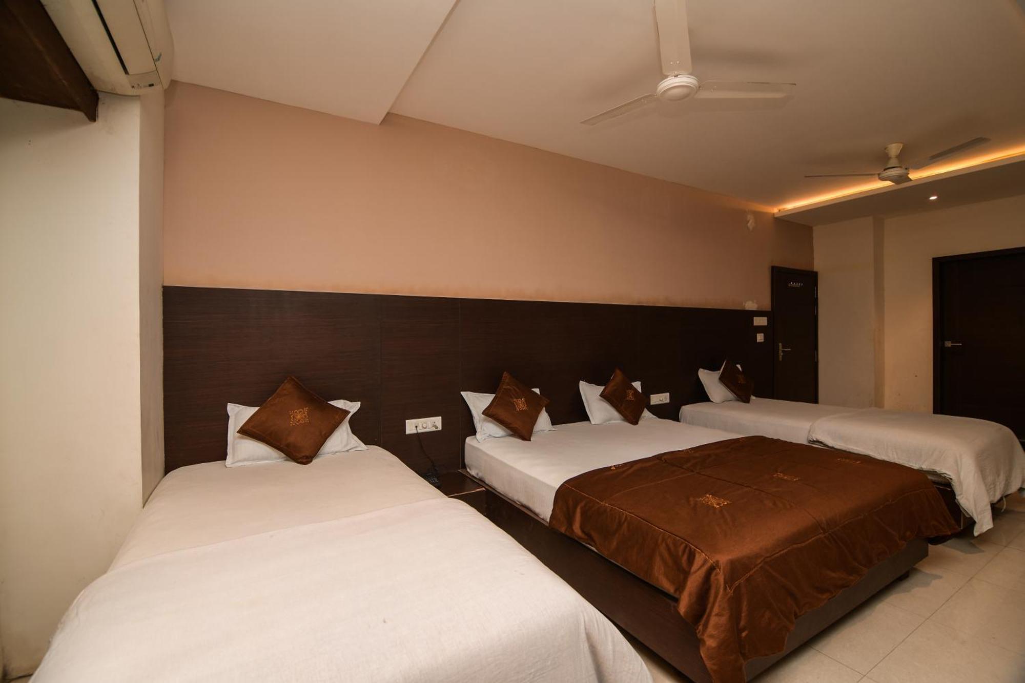 Shree Ram Hotel Удджайн Екстер'єр фото