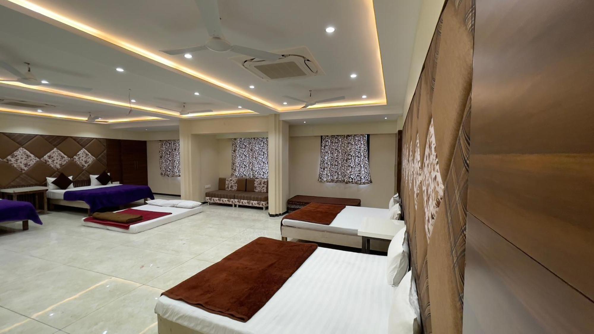 Shree Ram Hotel Удджайн Екстер'єр фото
