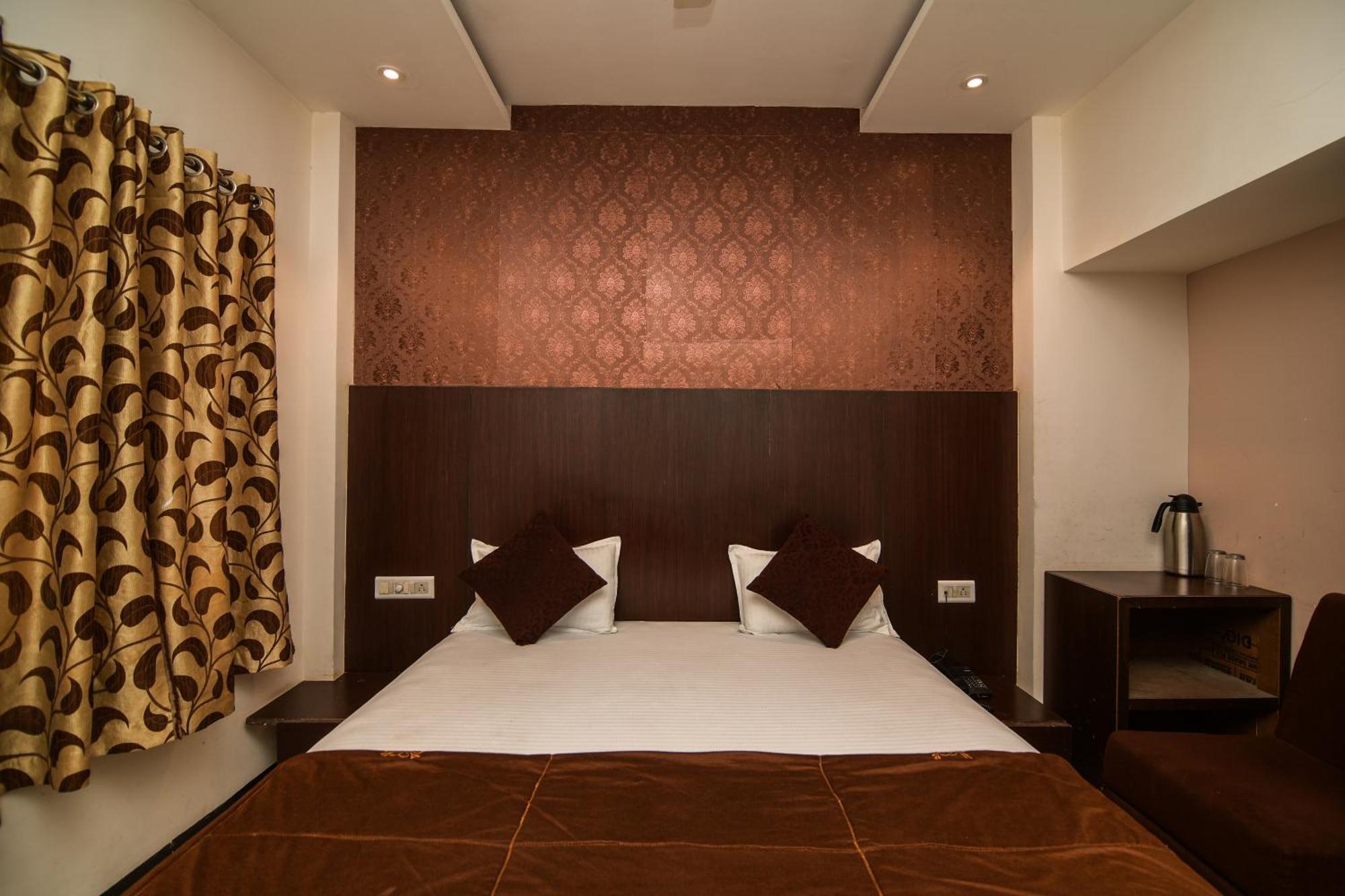 Shree Ram Hotel Удджайн Екстер'єр фото